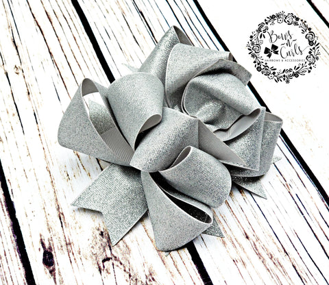{{ Metallic Silver }}