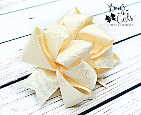 {{ Cream Dazzle }}